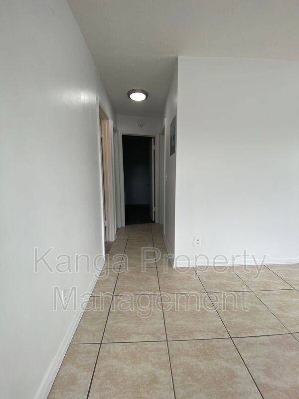 Foto del edificio - 1172 W 34th St