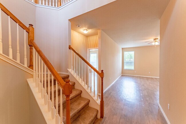 Foto del edificio - Spacious & Stylish 4-Bedroom Home with Hug...