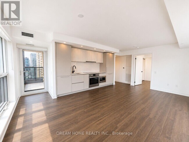Building Photo - 609 Sherbourne St