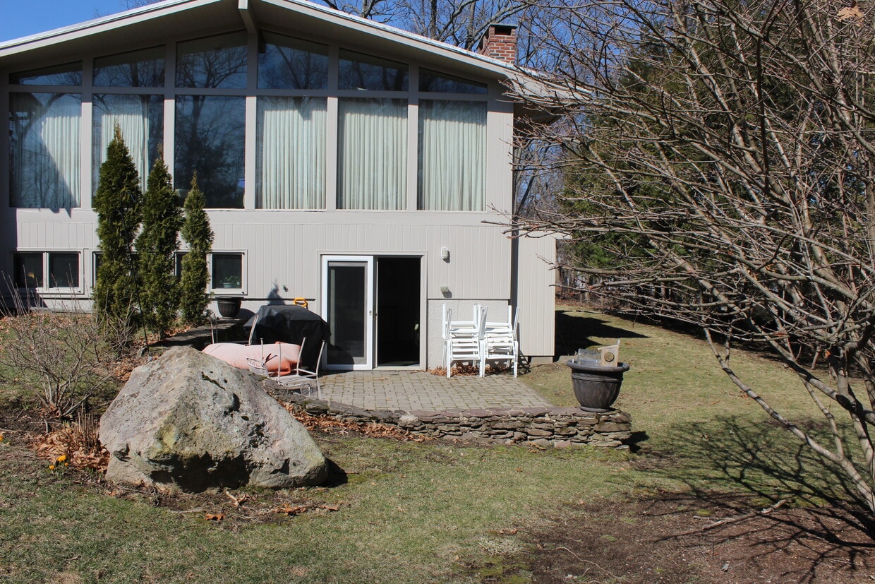 18 Darrell Dr Unit 2, Randolph, MA 02368 Apartments in Randolph, MA