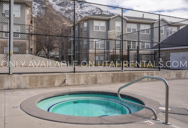 Foto del edificio - 392 N Seven Peaks Blvd
