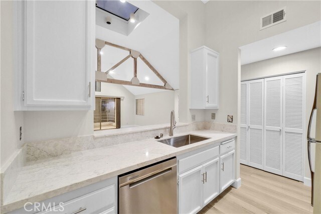 Foto del edificio - 5744 E Creekside Ave