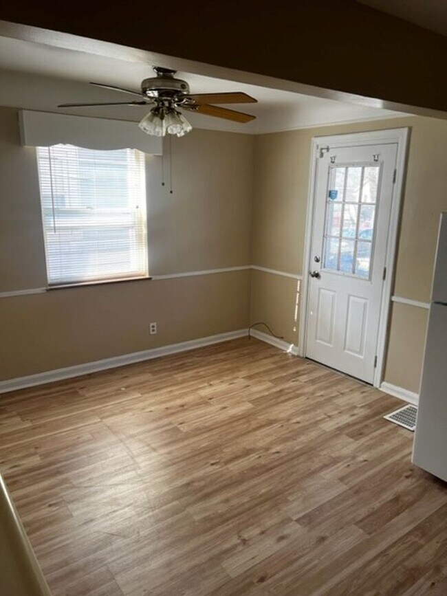Building Photo - 4 bedroom house | Mayflower Ave |
