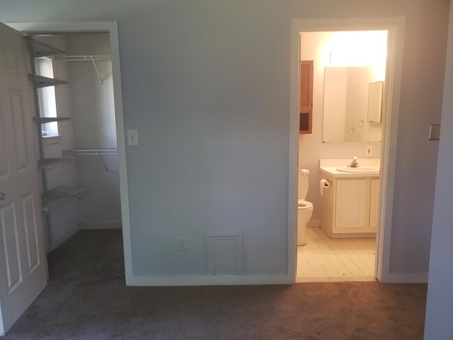 Foto del edificio - 6204 Highland Ct