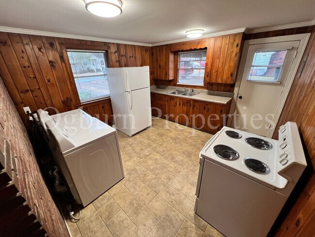 Building Photo - 731 Faircloth Ave-2BR/1BA-Home!!
