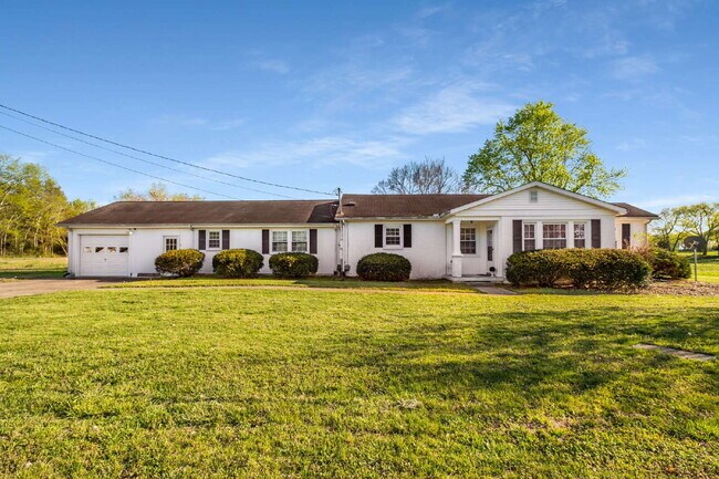 "Charming 3-Bedroom Haven with Spacious 2200 Sq Ft Layout in Lascassas, TN!" - "Charming 3-Bedroom Haven with Spacious 2200 Sq Ft Layout in Lascassas, TN!" Apartment