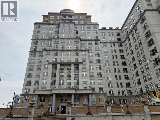 Building Photo - 135 James St S
