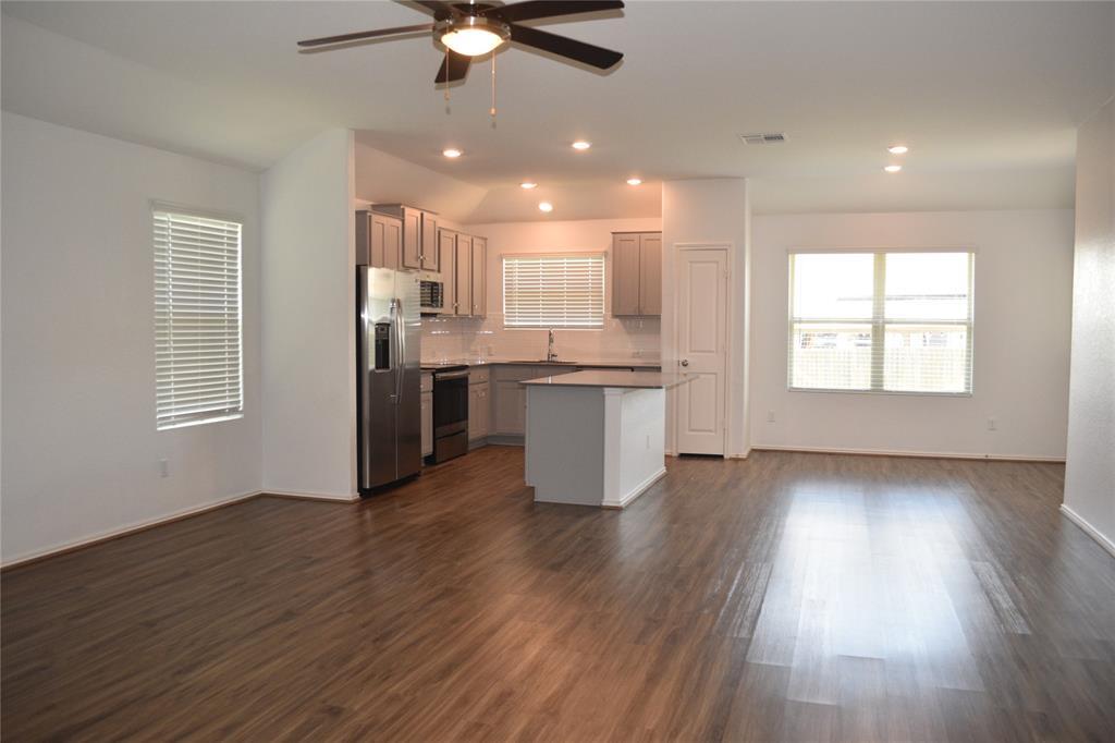 Building Photo - 309 COSMOS LN