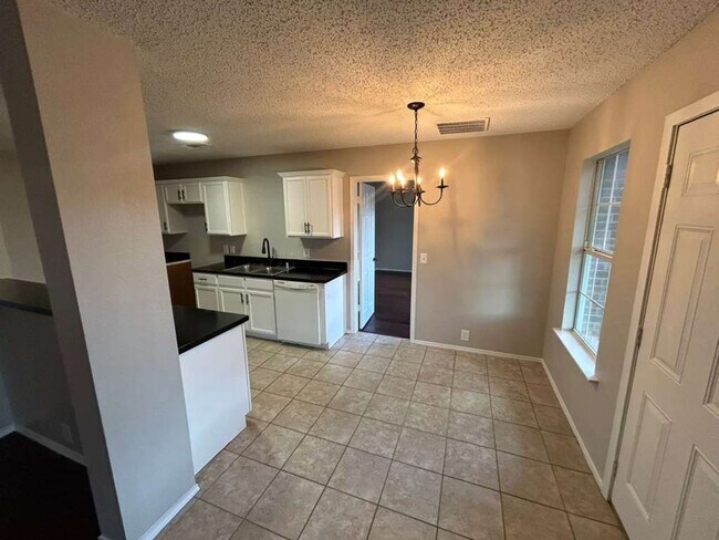 Building Photo - 307 Oakhurst Dr