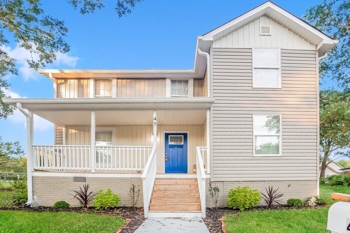 Foto principal - Great 4 Bedroom in Concord with First-Floo...
