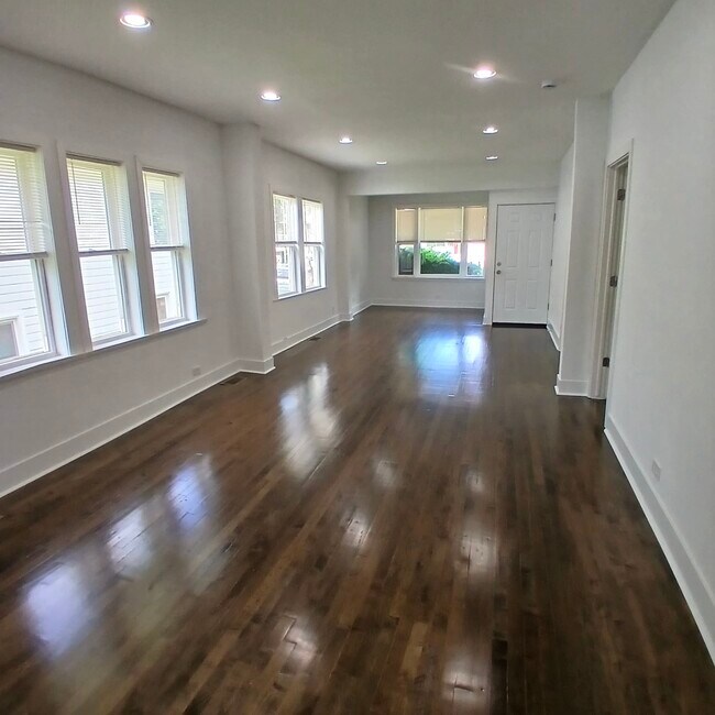 Foto del edificio - 2615 N Newcastle Ave
