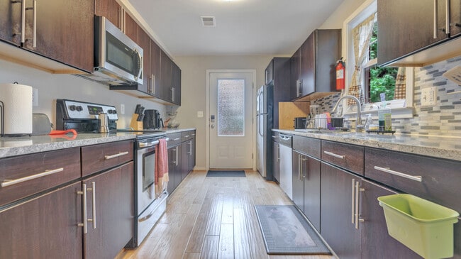 Foto del edificio - 1663 Montello Ave NE