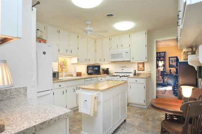 Foto del edificio - 2734 Peachtree Rd NW