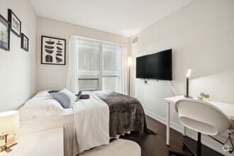 Building Photo - Deluxe Room - Sherbourne