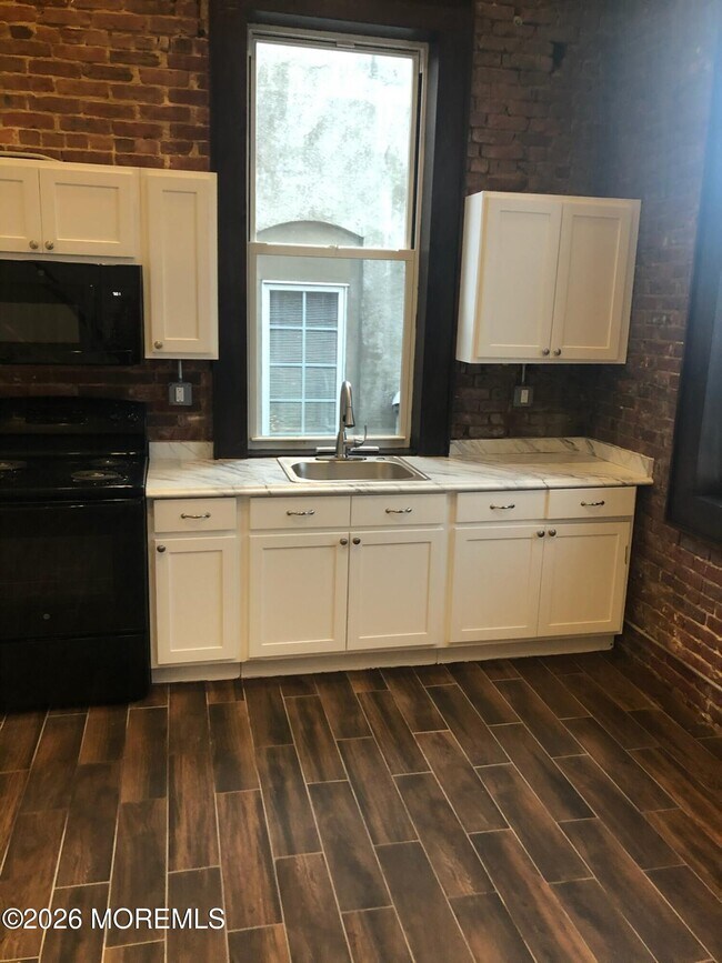 Foto del edificio - 36 W Front St