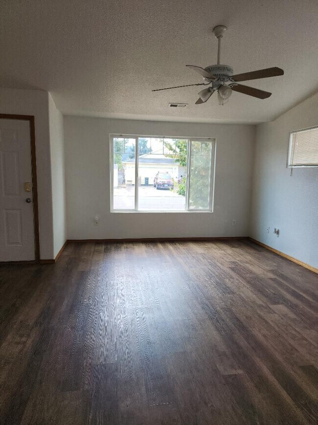 Foto del edificio - 4462 Live Oak St