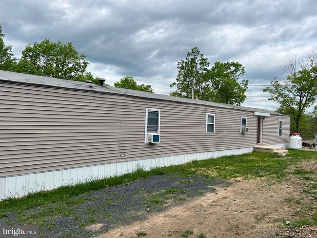Building Photo - 122 Dugan Ct