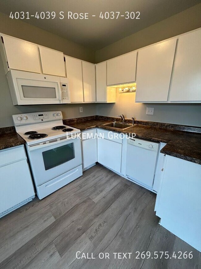 Building Photo - 4031-4039 S Rose-4037-302