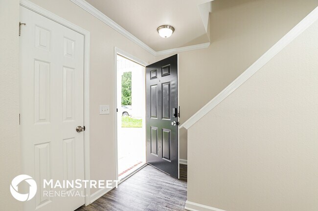 Foto del edificio - 5728 Hidden Lake Dr