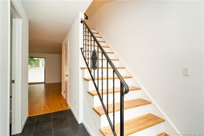 Entry-way - 10 Mead St
