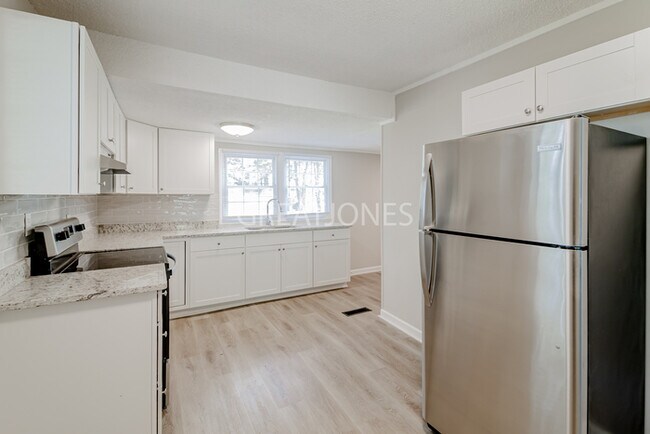 Building Photo - 6505 Forest Dr