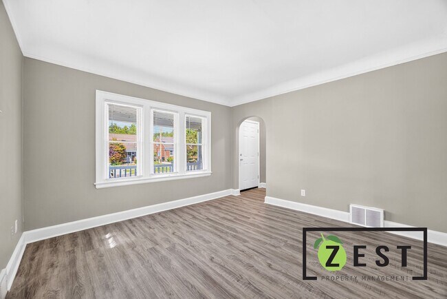 Building Photo - 15494 Bringard Dr