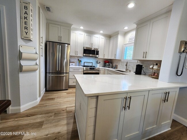 Building Photo - 1800 The Greens Way