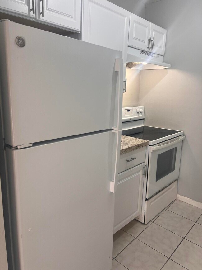 Building Photo - 1766 Abbey Rd