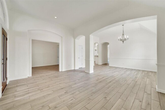 Building Photo - 414 Silver Creek Cir