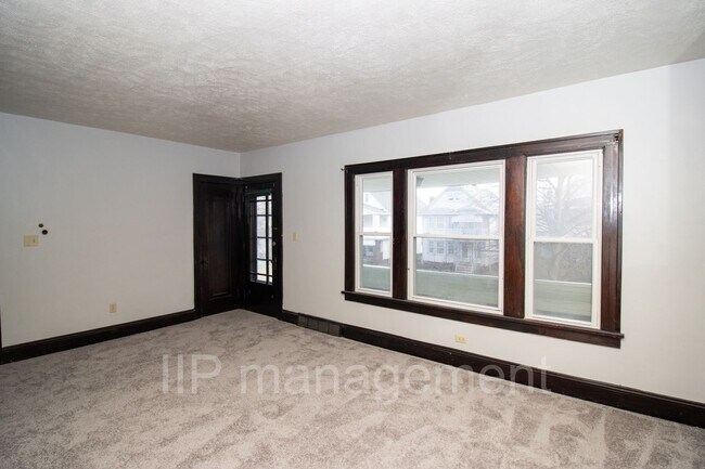 Foto del edificio - Charming 2BD Lakewood UP