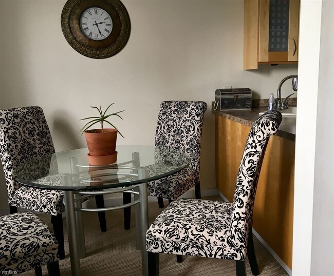 Building Photo - 1 br, 1 bath  - 1001 Saint Paul St Apt 2D