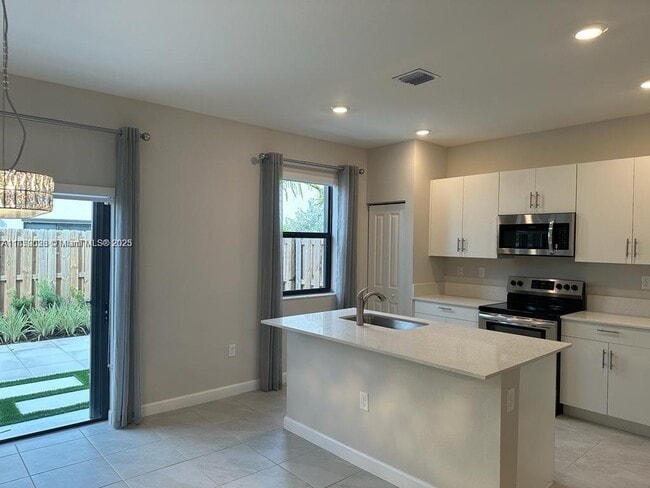 Building Photo - 11913 SW 245 Ter