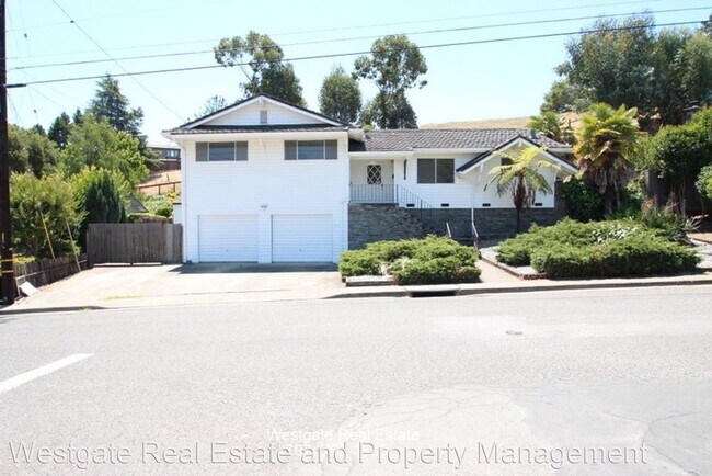Building Photo - 3 br, 2 bath House - 1109 West Street