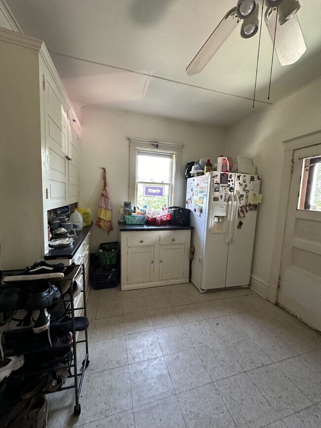 Foto del edificio - 3 bed 1 bath near UWEC! Available June 1st 2025