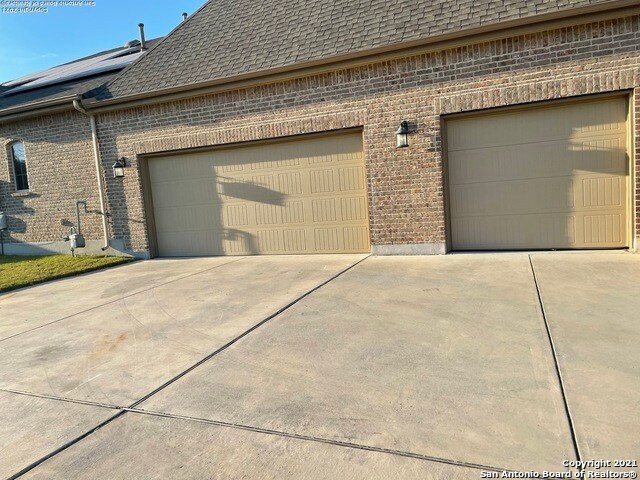 Foto del edificio - 5923 Dewdrop Ln