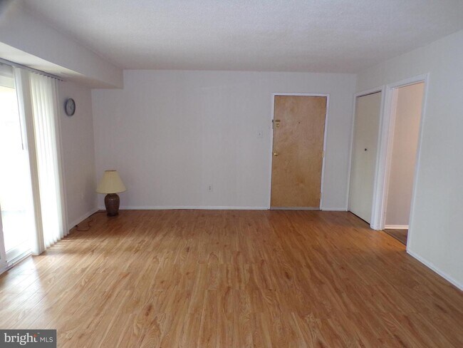 Building Photo - 3808 Laramie Pl