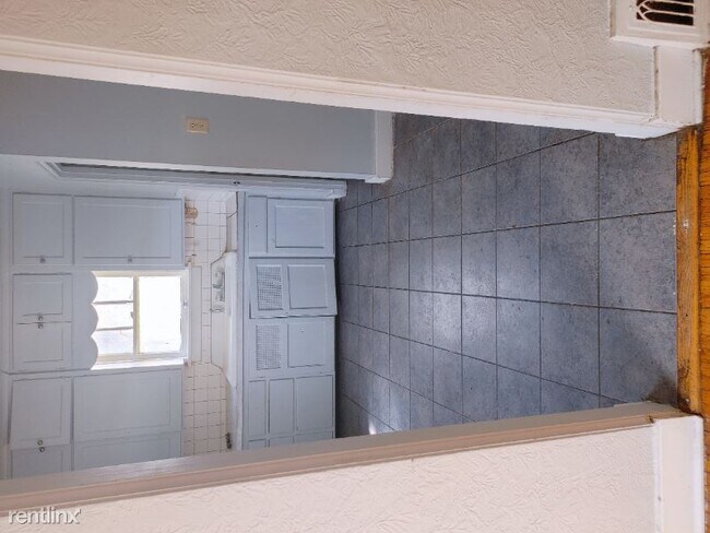 Foto del edificio - 3 br, 2 bath House - 2415 N Ellis St