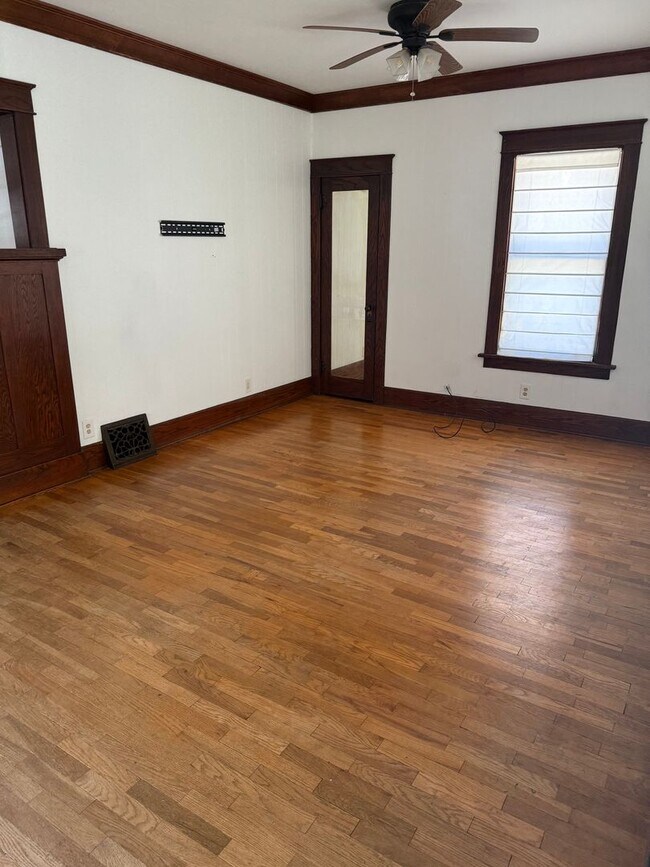 Foto del edificio - Charming 3 Bedroom Home with Hardwood Floo...