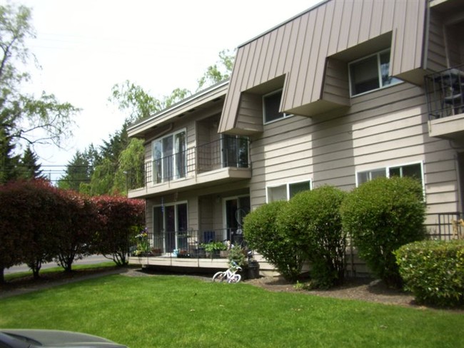 Building Photo - 6750 SW Scholls Ferry Rd