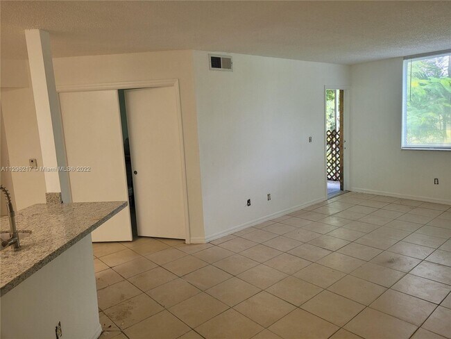 Foto del edificio - 4035 W McNab Rd