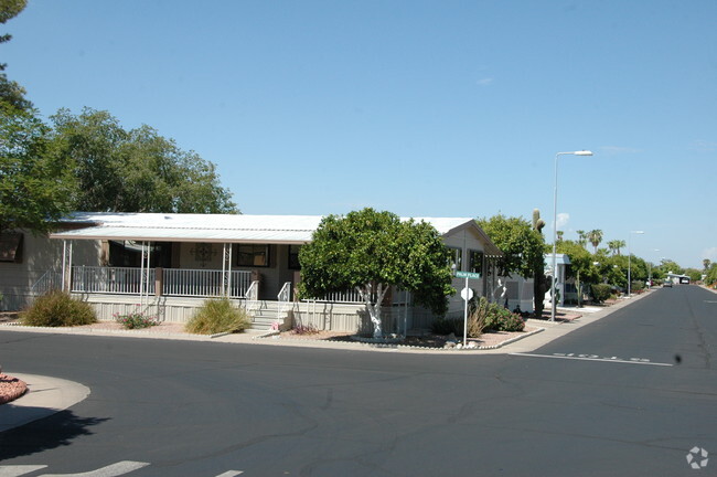 Building Photo - Paradise North