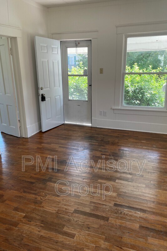 Building Photo - 1041 SW Plass Ave