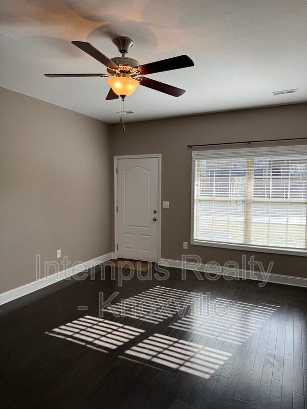 Foto del edificio - 2415 Flannery Way