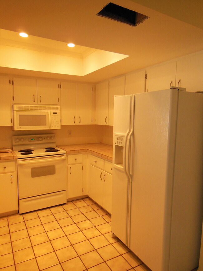 kitchen - 4449 Brooksdale Dr