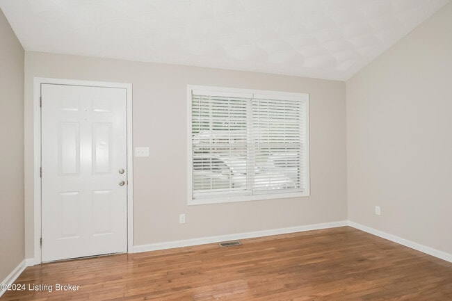 Building Photo - 806 Tin Dor Way