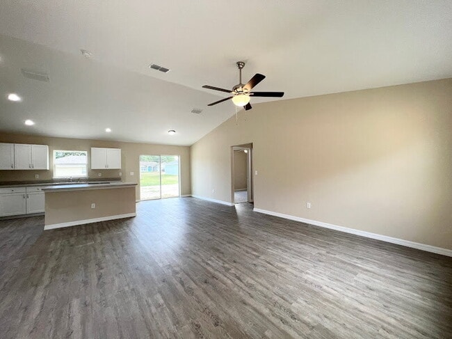 Building Photo - **Beautiful Home for Rent 3 Bd 2Bath