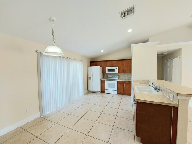 Foto del edificio - 18 NW 29th Pl