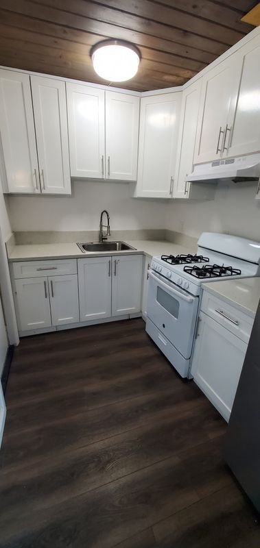 Foto del edificio - 1432 E 8th St