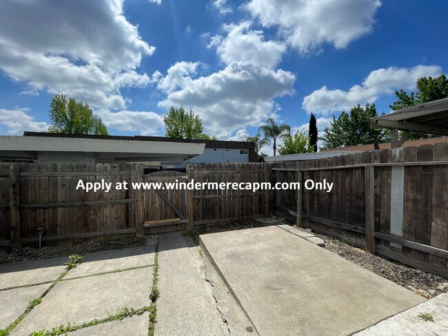 Building Photo - 6319 Seyferth Way