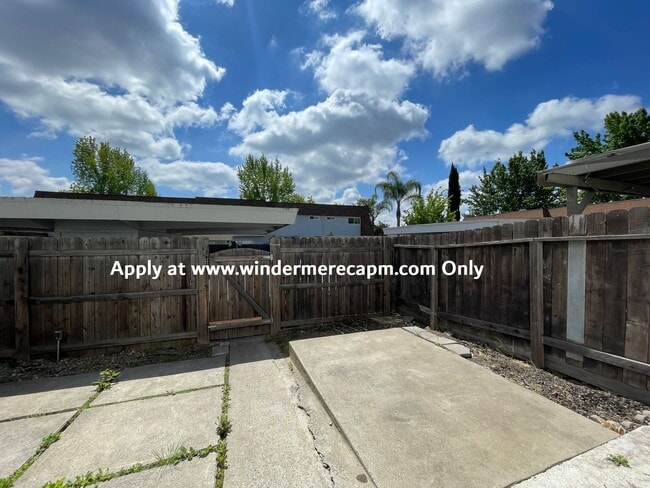 Building Photo - Now available for rent! Newly Remodeled!! ...